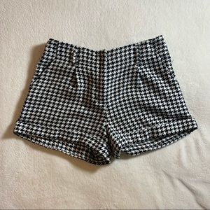 Forever 21 Small Houndstooth Black and White Shorts Women's